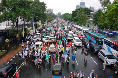 Sejumlah Wartawan Televisi Dipukul dan Diludahi Peserta Aksi 112