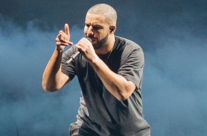 Dituduh Paksa Fans Buka Jilbab, Drake Buka Suara