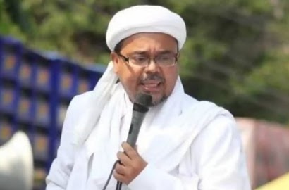 Jalani Pemeriksaan di Polda Jabar, Habib Rizieq Datang Bawa Tesis