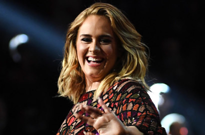 Butuh 1.600 Jam untuk Bikin Gaun Hijau Lumut Adele di Grammy Awards 2017