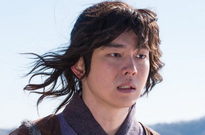 Tampil Perdana Versi Dewasa, Yoon Kyun Sang Ceria di 'Rebel Hong Gil Dong'