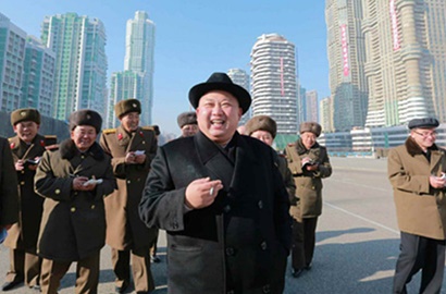Awasi Uji Coba Rudal, Beredar Foto Kim Jong Un Santai Merokok