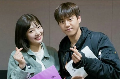 Lee Hyun Woo-Joy Pamer Tanda Cinta di Sesi Baca Naskah 'The Liar and His Lover'