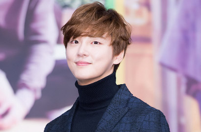 Yoon Shi Yoon Melamun Hingga Terkejut di 'Romance Full of Love'