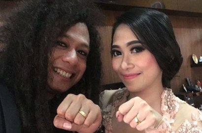 Foto-Foto Yoda 'Idol' Tetap Tampil Ala Rocker Saat Nikahi Pacar Cantik