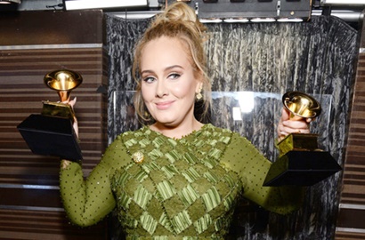 Keceplosan Panggil Suami, Adele Nikah Diam-diam dengan Simon Konecki?