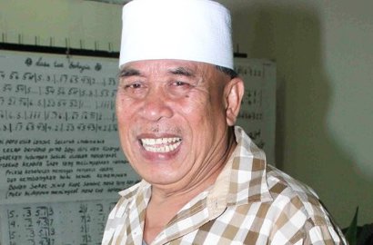 Perankan Haji Muhidin, Latief Sitepu 'TBNH' Buat 80 TV Rusak di Sumedang