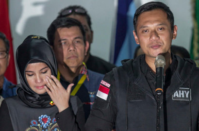 Agus Akui Kekalahan dengan Ksatria, Sang Istri Teteskan Air Mata