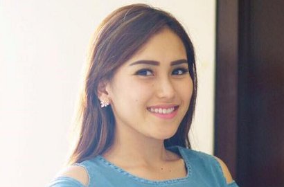 Ibu Ibadah Umrah, Ayu Ting Ting Malah Asyik Pakai 'Bikini' Agnes Monica