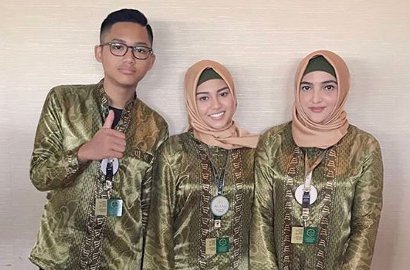 Azriel Diantar Kekasih Berangkat Umrah, Pacar Aurel Hermansyah Dimana?