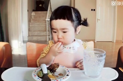 Makan Sarapan Porsi Jumbo, Video Bocah Lucu Ini Jadi Viral