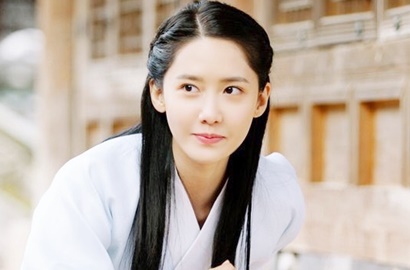 Cantik dan Ganteng, Netter Terpesona Yoona di Foto Adegan 'The King Loves'