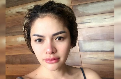 Sengaja Pamer Belahan Dada di Bandara, Nikita Mirzani Bikin Penumpang Telat