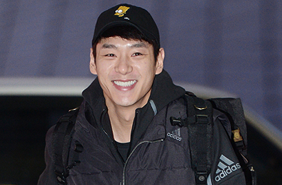 Rival Yoo Ah In di 'Chicago Typewriter', Netter Ragu Akting Kwak Si Yang