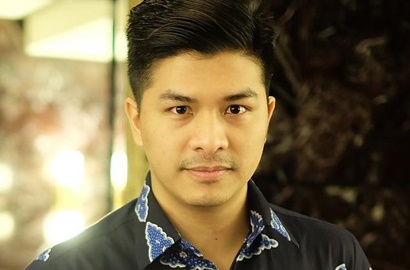 Tayang Perdana, Glenn Alinskie Bagi-Bagi Foto Syuting Dramatis 'Cahaya Cinta'