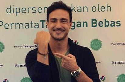 Bukan Raisa, Hamish Daud Mesra Naik Motor Bareng Cewek Lain