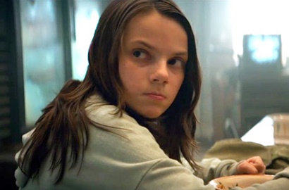 Brutal, X-23 Mengiris Tangannya Sendiri di 'Logan'