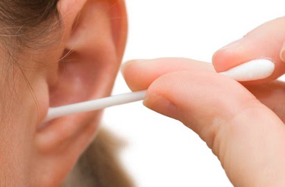 Inilah Alasan Bersihkan Telinga dengan Cotton Bud itu Buruk, Kenapa?