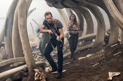 Tom Hiddleston Terjebak dalam Pertarungan Monster di 'Kong: Skull Island'
