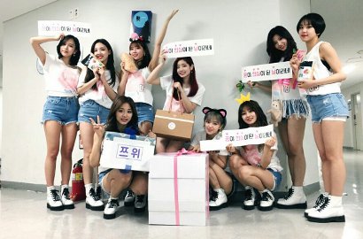 Tampil Feminin, Twice Keren Cover 'Overdose' EXO dan 'Pretty U' Seventeen