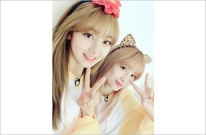 Ogah Istirahat, Jihyo-Momo Ceria Bantu Staf Jual Merchandise Konser