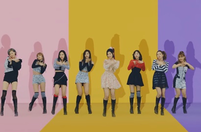 Kocaknya Twice Tolak JYP Ikut Pesta Piama di MV 'Knock Knock'