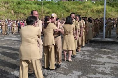Heboh Foto Viral Puluhan PNS di Nias Ciuman Massal di Hari Valentine