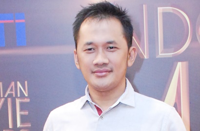 Bocorkan Proyek Film, Hanung Bramantyo Bikin Remake 'Jomblo' Versi Modern