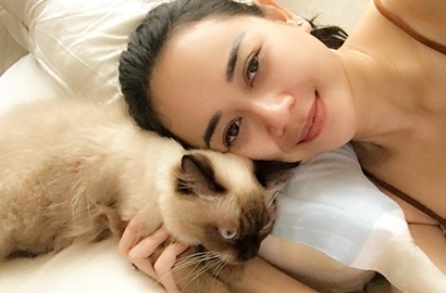 Pamer Video Berenang Pakai Bikini, Aura Kasih Larang Netter Berkomentar
