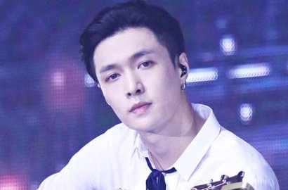 Lempar Hadiah ke Atas Panggung, Fans Ini Dihujat Nyaris Lukai Lay EXO