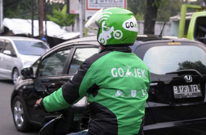 Ambil Paku Bertebaran di Jalan, Sopir Gojek Ini Banjir Pujian Netter