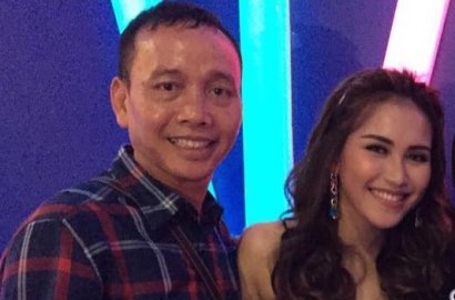 Ayu Ting Ting Naik Pesawat VIP, Ayah Rozak 'Dihempas' ke Kelas Ekonomi?
