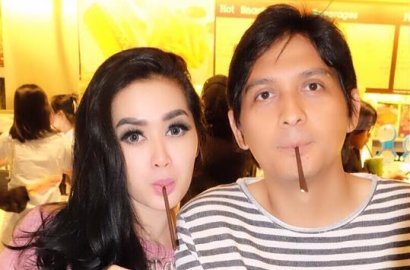 'Rebutan' dengan Dewi Sanca, Tiara Dewi Pamer Ciuman Bibir Bareng Lucky Hakim