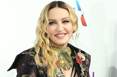 Demi Adopsi Si Kembar Malawi, Madonna Tipu Ayah Kandung Mereka?