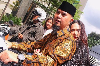 Heboh Meme Mulan Jameela 'Dipermak' Jadi Michael Jackson
