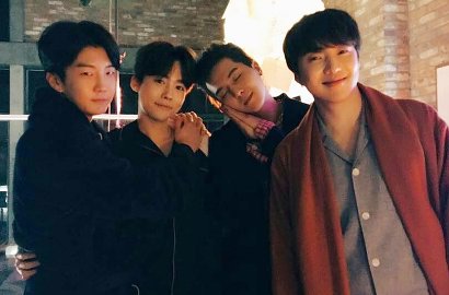 Diserbu Fans, Winner Malah 'Gelar' Fansigning Saat Tiba di LA