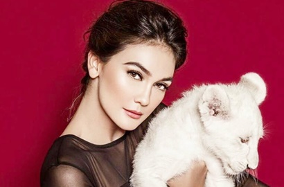 Muka Bonyok, Luna Maya Malah Pose Duck Face Unyu di BTS 'The Doll Part 2'