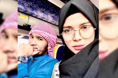 Umroh, Istri Enji Eks Suami Ayu Ting Ting Makin Cantik Bercahaya