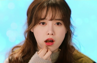 Cantiknya Goo Hye Sun Bak Putri Bangsawan di Poster 'You're too Much'