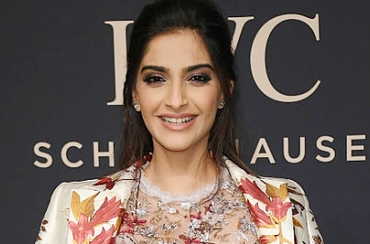 Pamer Video Kocak, Sonam Kapoor 'Go Public' dengan Kekasih