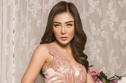 Tampil Kece Saat Arisan, Kacamata 'TV Jadul' Bella Shofie Curi Perhatian