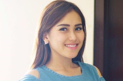 Ayu Ting Ting Betulkan Bra Melorot, Netter: Mending Implan Daripada Sumpelan