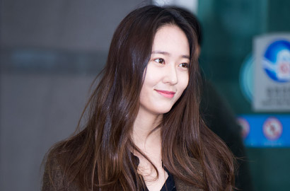 Tampil Jutek di Bandara, Krystal Disindir Makin Menua