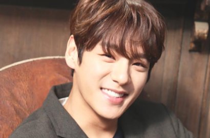 Syuting 'LOTJ' di Padang, Kwak Si Yang Girang Pamer Narsis Bareng Orangutan