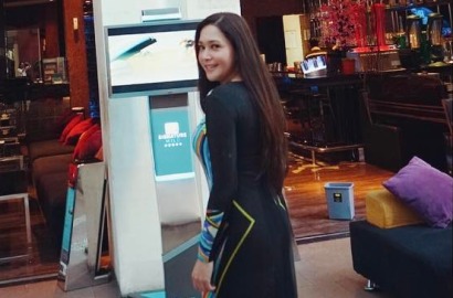 Ahmad Dhani Galau Pamer Foto Jadul Nikah, Maia Posting Ini Malah Diejek Pamer