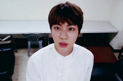 Unggah Foto Rayakan Wisuda, Jin Banjir Ucapan Selamat dari Fans