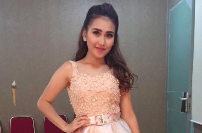 Ayu Ting Ting Pakai Gaun Ivan Gunawan, Netter: Malah Kelihatan Pendek