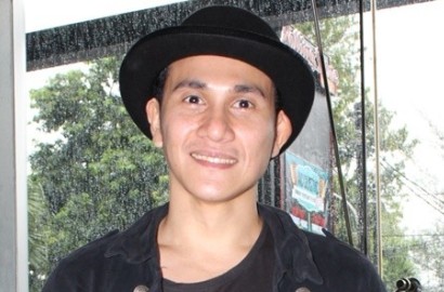 Pamer Syuting 'Chrisye', Begini Penampilan Misterius Vino Bastian