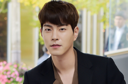 Hong Jong Hyun Gagah Lindungi Siwan dan Yoona di 'The King Loves', Ganteng?