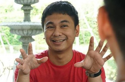 Raditya Dika Pamer Aksi Keren Main Piano, Netter Malah Tak Percaya
